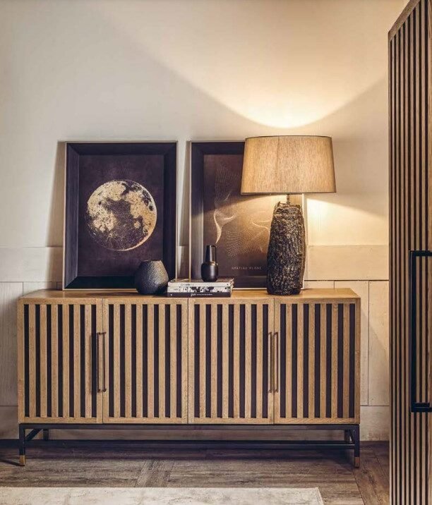 Layered wood lacquered console